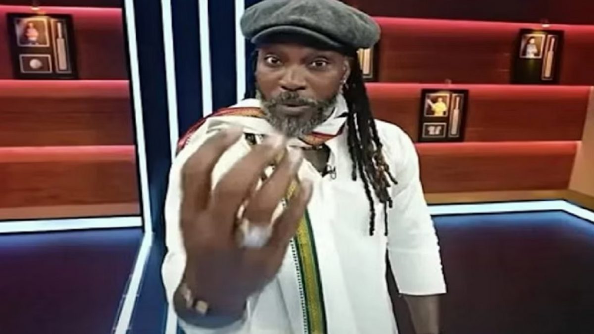 Chris Gayle Doing Bhojpuri Commentary