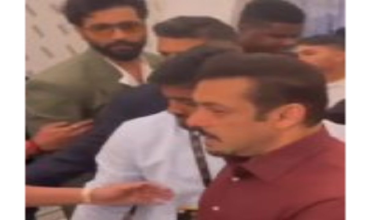 Vicky Kaushal pushed by salman khan bodygurad