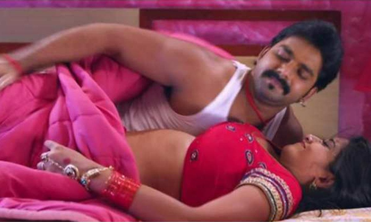 pawan singh monalisa