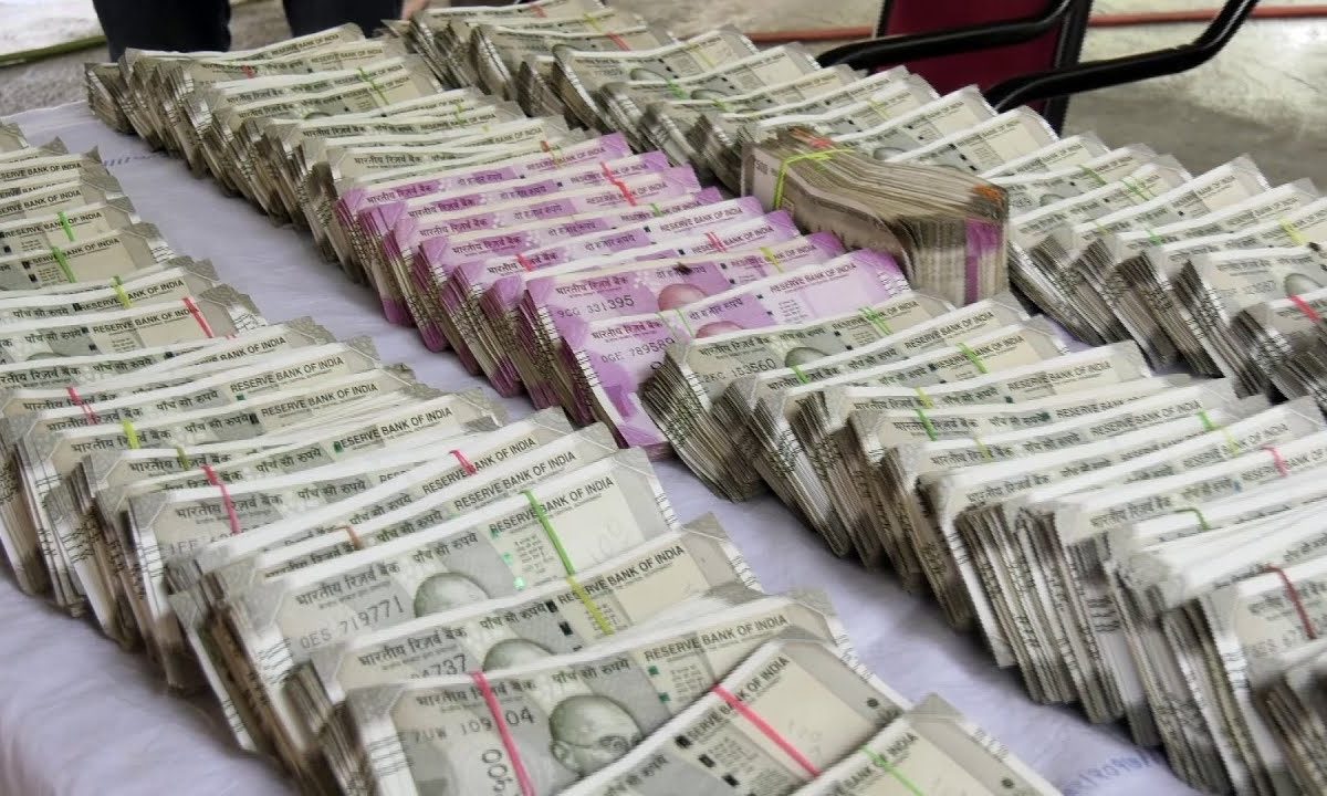 Note printing officer 90 lakh cash