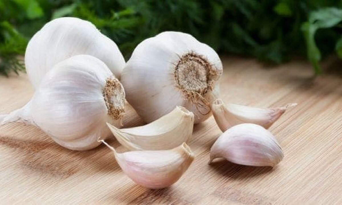 Garlic Peeling Trick