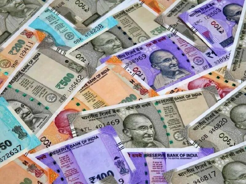 Bank is giving a pile of fresh notes to blow up