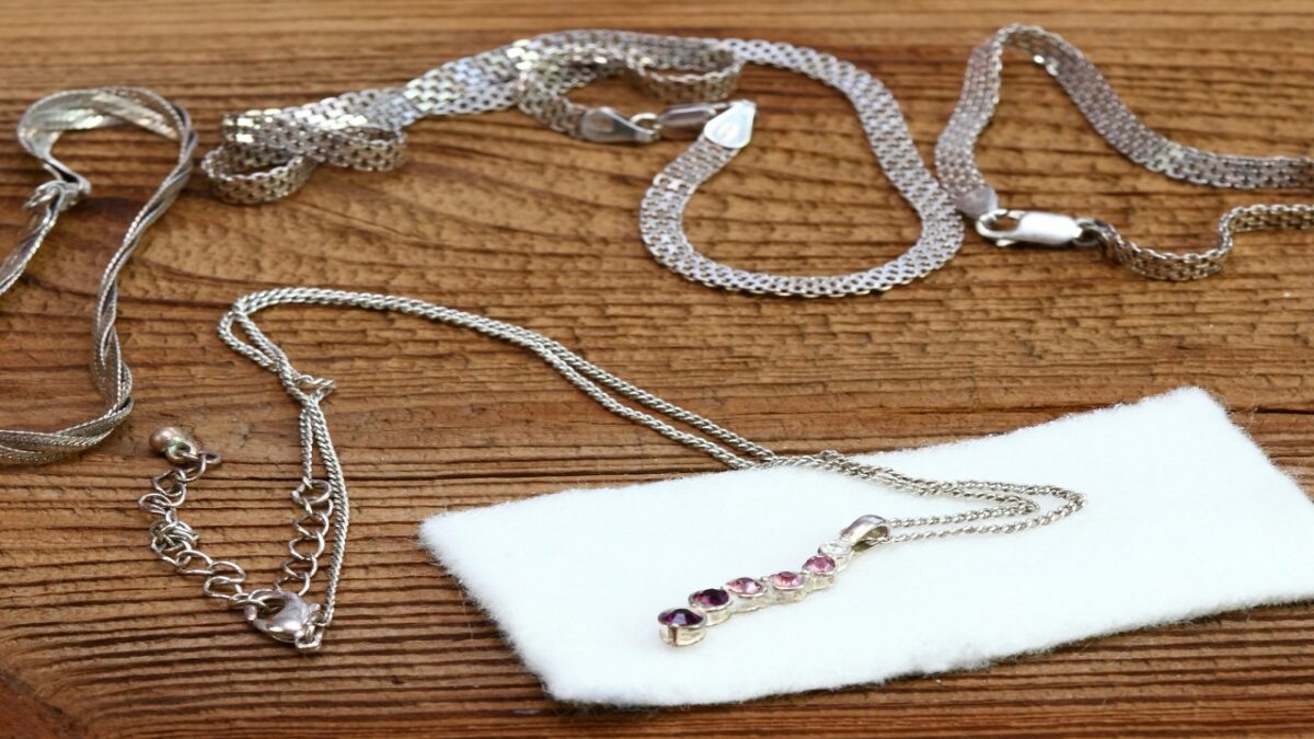 Clean silver jewelery