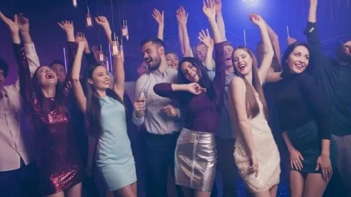 Places in Delhi where nights are colourful