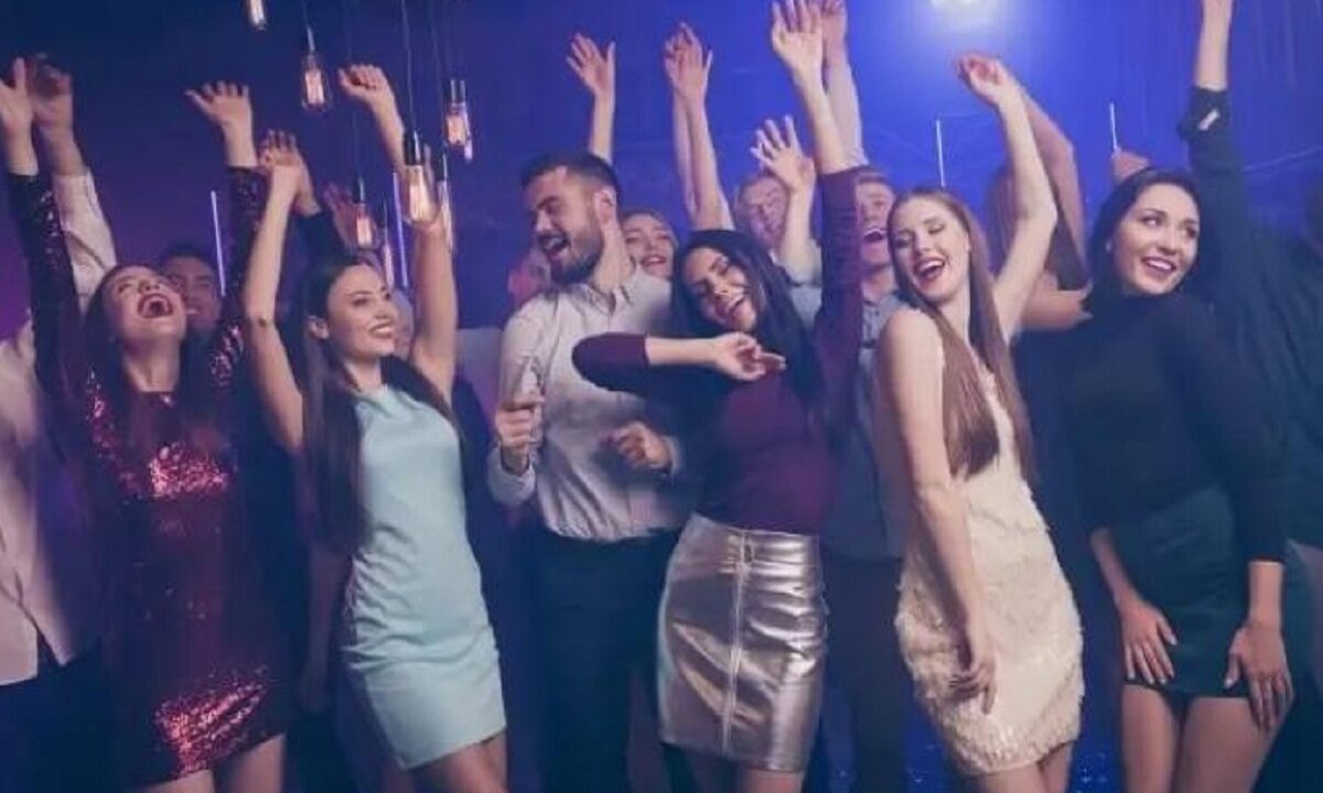 Places in Delhi where nights are colourful