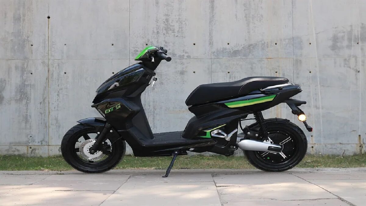 White Carbon Motors GT5 Scooter