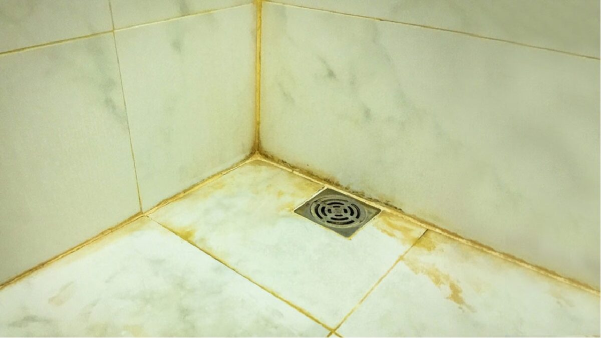 Bathroom tiles cleaning hacks
