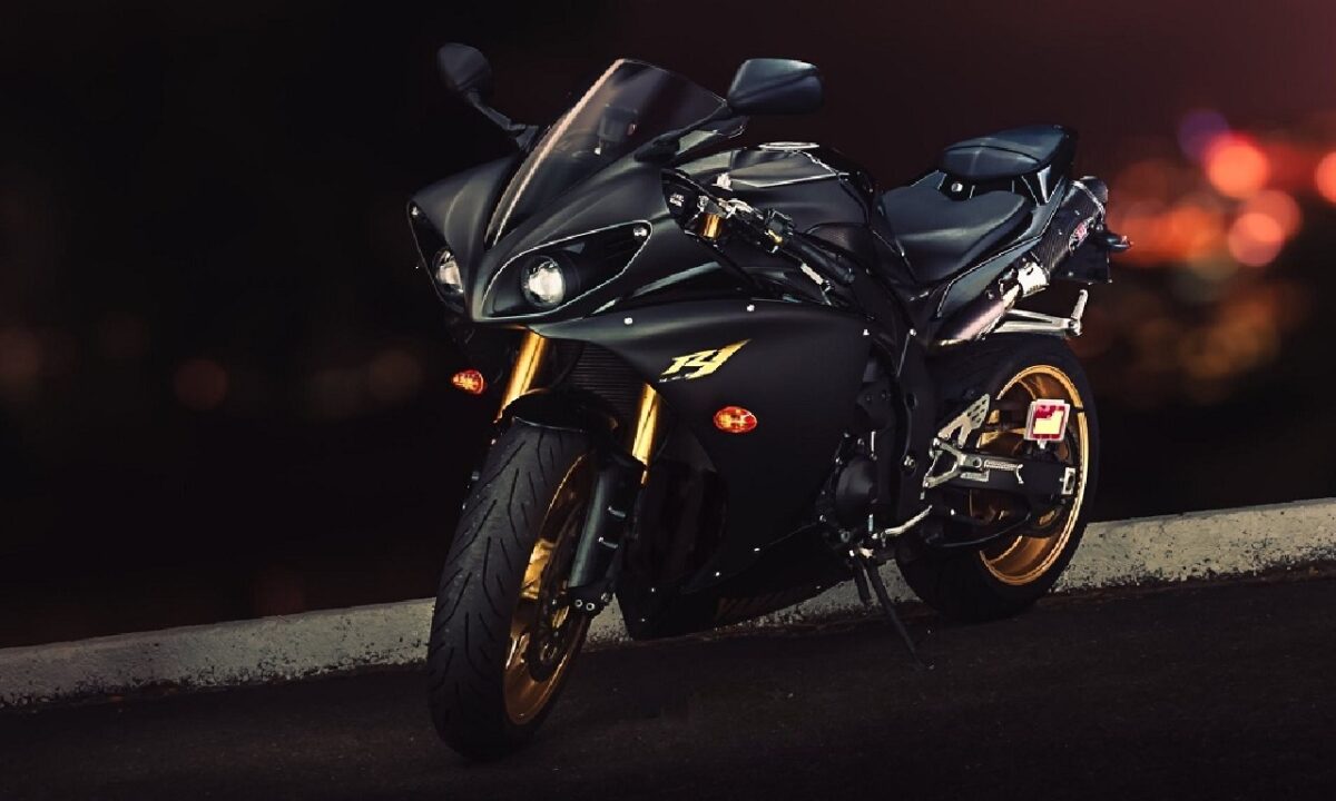 YAMAHA YZF R1 Bike