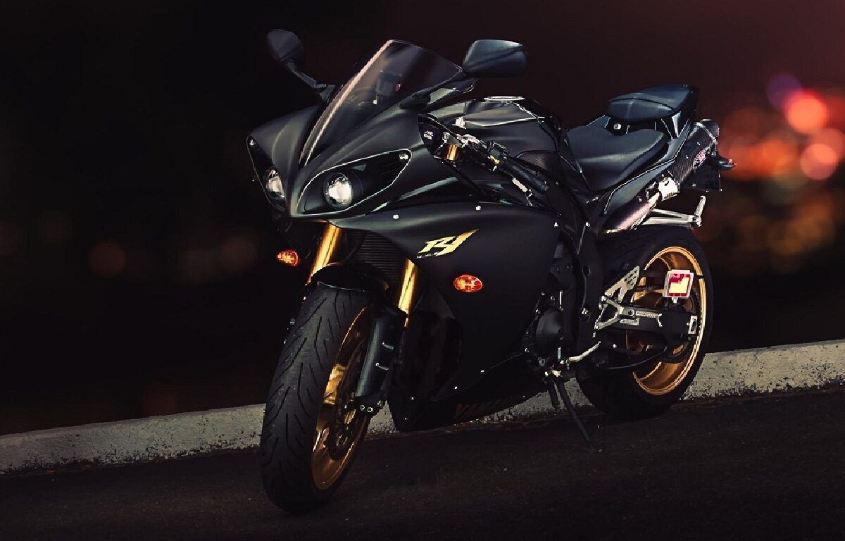 YAMAHA YZF R1 Bike