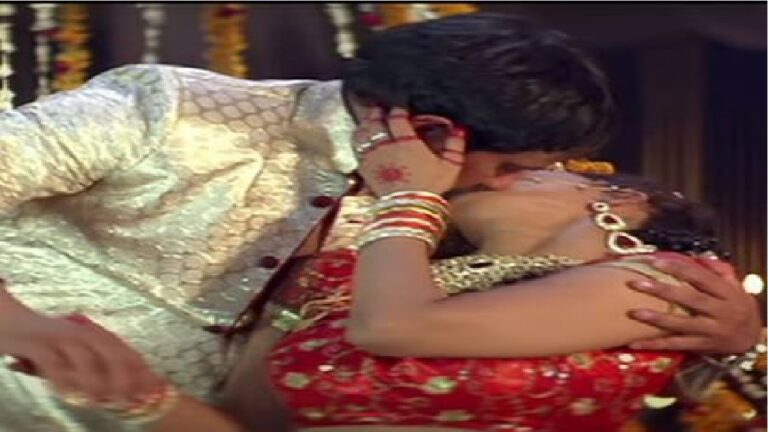 निरहुआ को देख रिंकू हुई बेताब, कहा-“संईया लईका कोरा में”