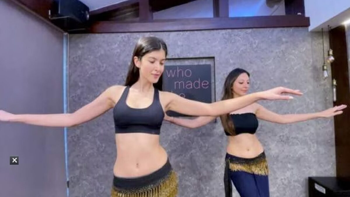 Shanaya Kapoor Belly dance