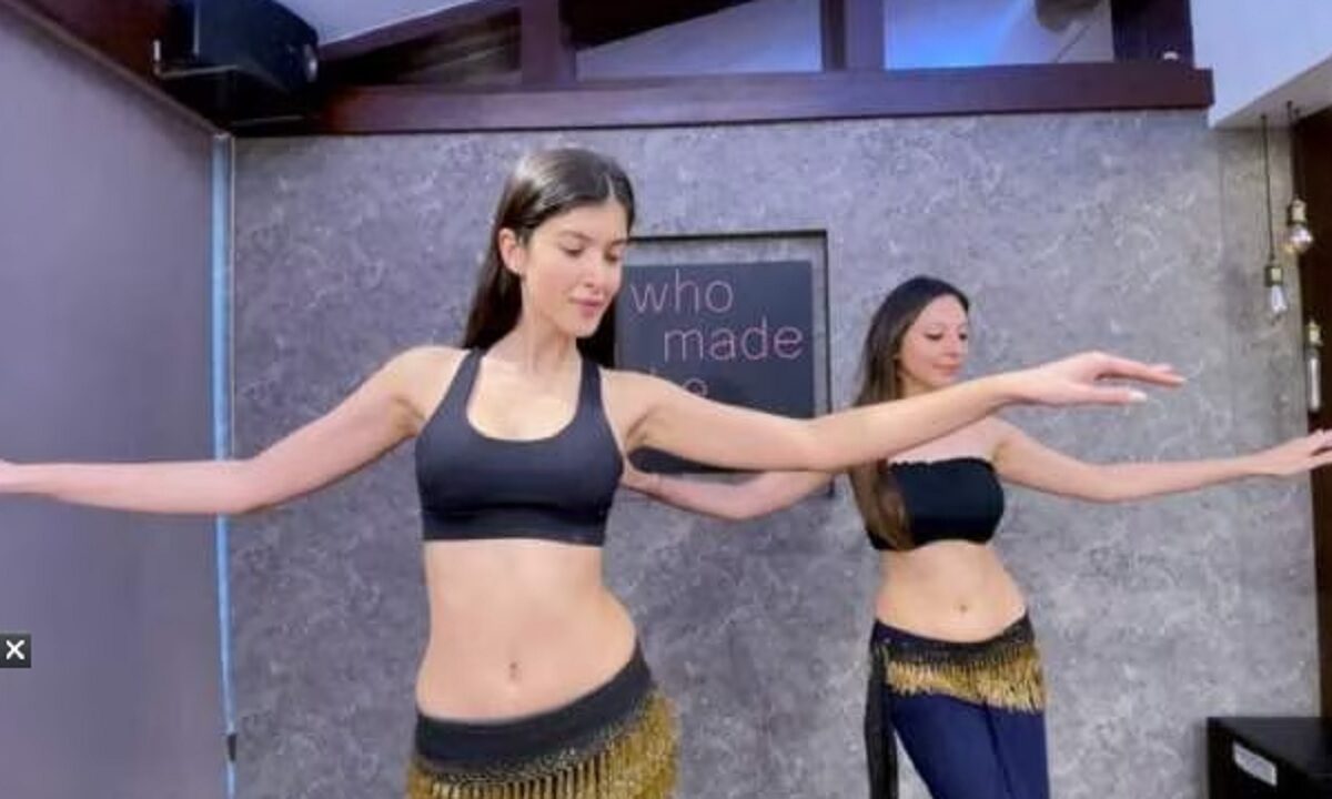 Shanaya Kapoor Belly dance