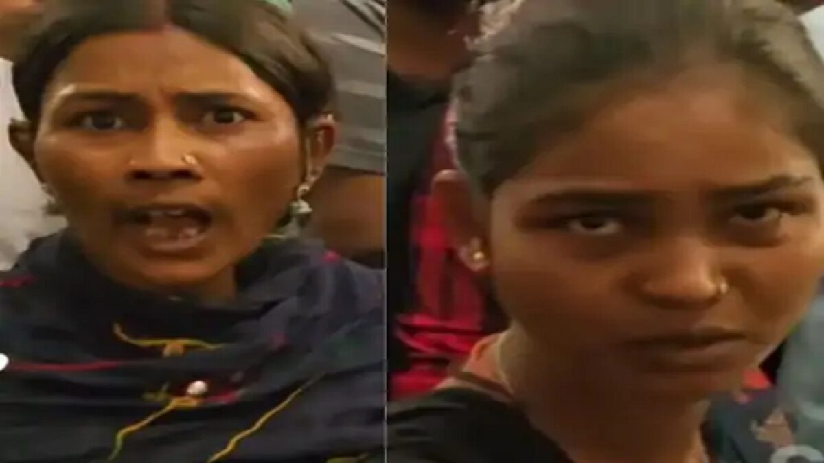 Thief woman in Delhi Metro