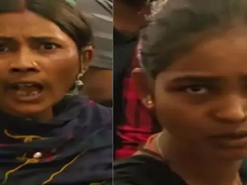 Thief woman in Delhi Metro