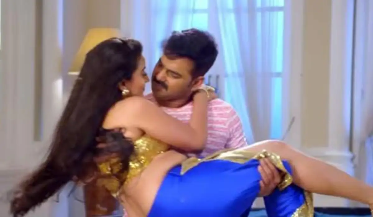 Akshara Singh and Pawan Singh Romance