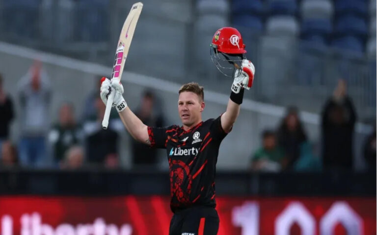 6,6,6,6,6, 6 छक्के और 9 चौंको से तूफानी शतक, करोड़ों की लगी बोली?