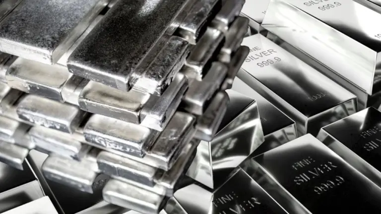 Silver Price Today: चमक गई चांदी, 6 लाख रूपए के पार जाएगा भाव