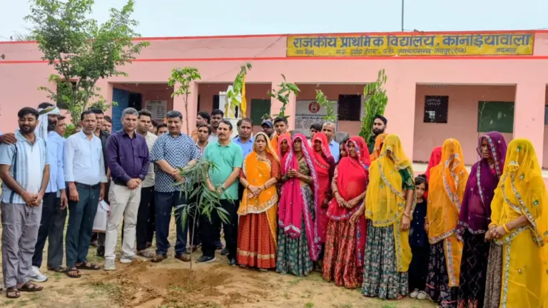 जमवारामगढ़ हरियाली में पौधा रोपण अभियान से जुड़े खूब लोग